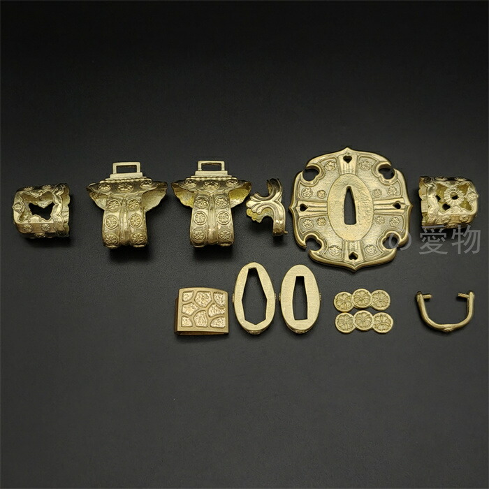 楽天市場】太刀金具 桜紋 刀鍔 目貫 縁頭 切羽 鐺 柄鞘一式金具 銅製