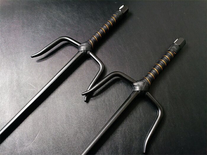 楽天市場】武具 十手 釵 サイ 琉球古武術 53CM 鉄製 黒メッキ 二本