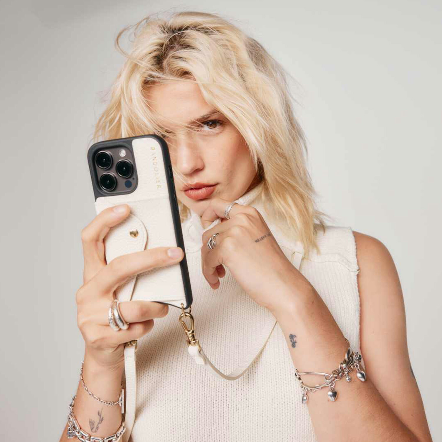 BANDOLIER❤️iPhone16用ケース ホワイト 白 14DON BANDOLIER