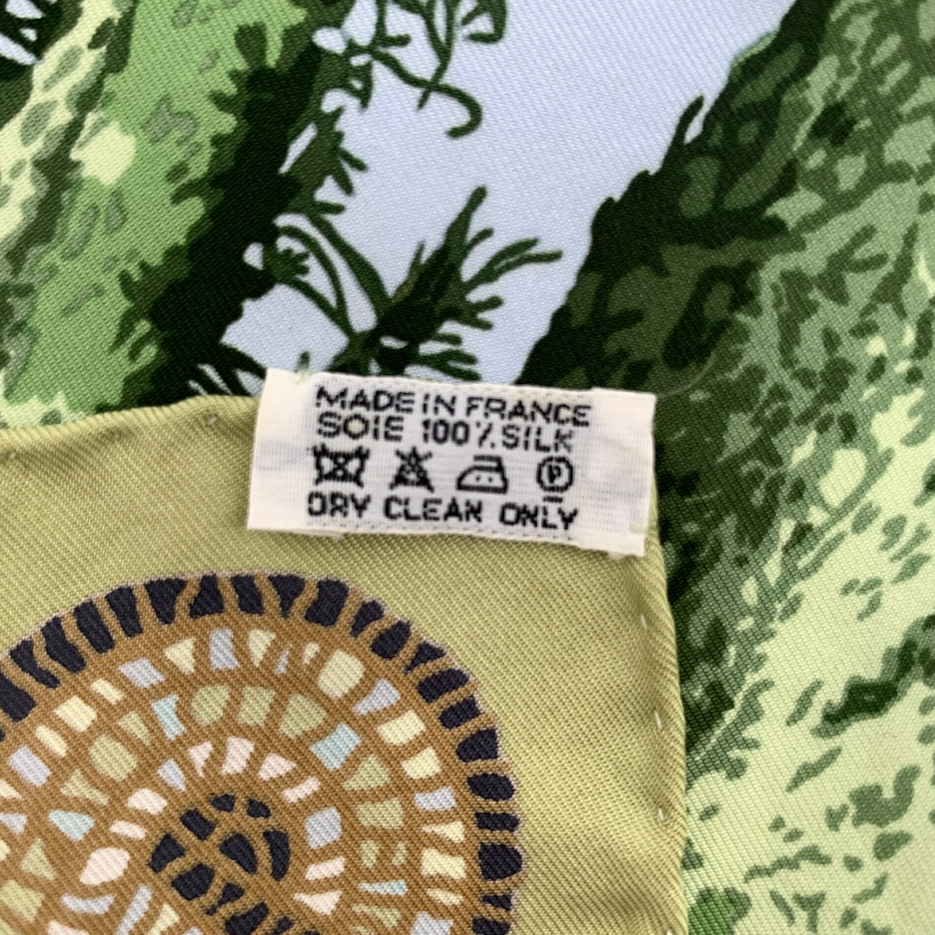 楽天市場】極美品 希少 HERMES エルメス カレ90 ヒマラヤ杉の下で SOUS