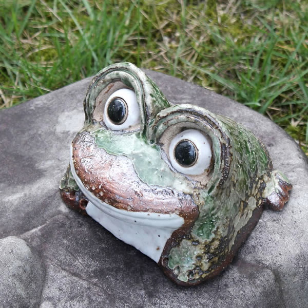 楽天市場】【ポイント10倍】信楽焼 丸目蛙ミニ 縁起物カエル お庭に