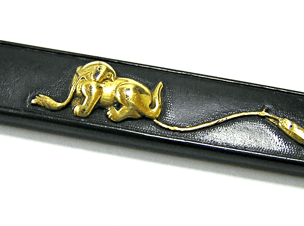 FK-10218 [ 狗図 ] 古金工作 赤銅魚子地高彫金色絵小柄 日刀保鑑定書