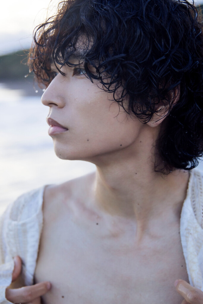 WATWING 鈴木曉 初写真集を誕生日の2/15に発売決定！！ 鈴木は「みんな