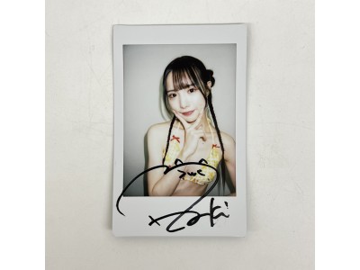 佐々木さきさんがサイン会で着用した黄色の水着にチェキのオマケ付き