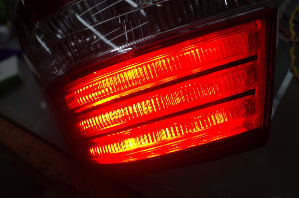 30後期セルシオのテールランプ修理 | トレードゲート