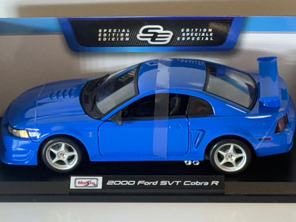 1:18 MAISTO 2000 FORD MUSTANG SVT COBRA R | Mercari