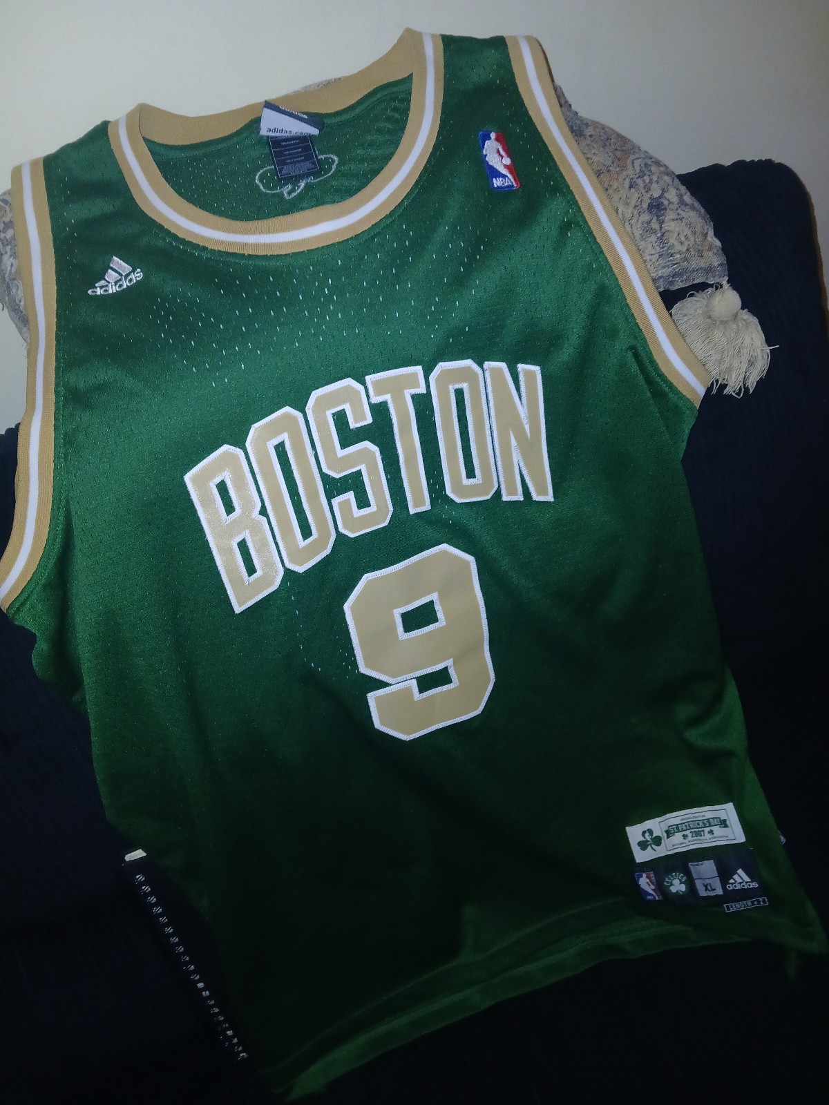 Boston celtics rajon rondo st. Patricks day edition Jersey xl.