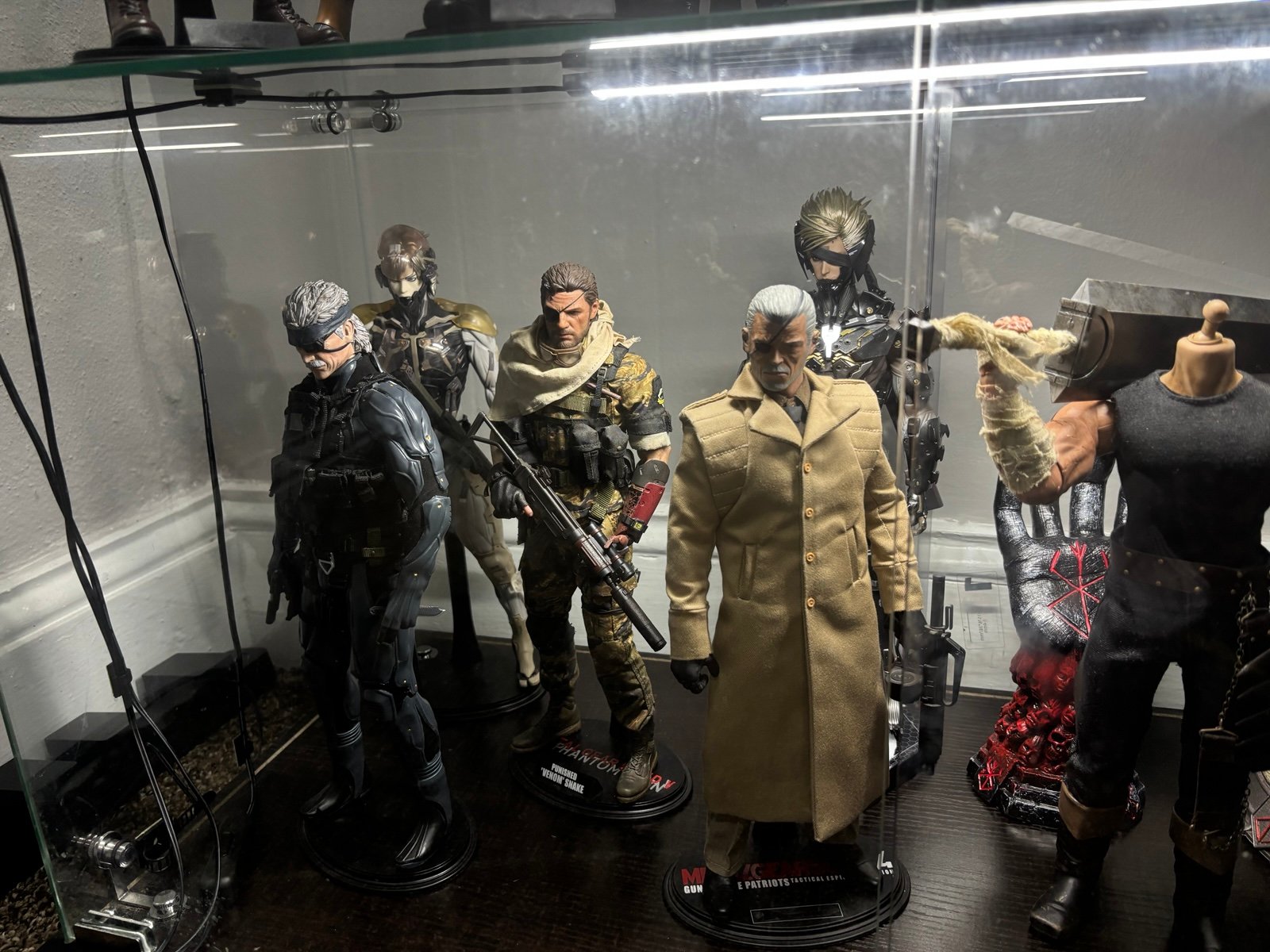 WJL Toys Disguiser Venom Snake 1/6 Figure | Mercari