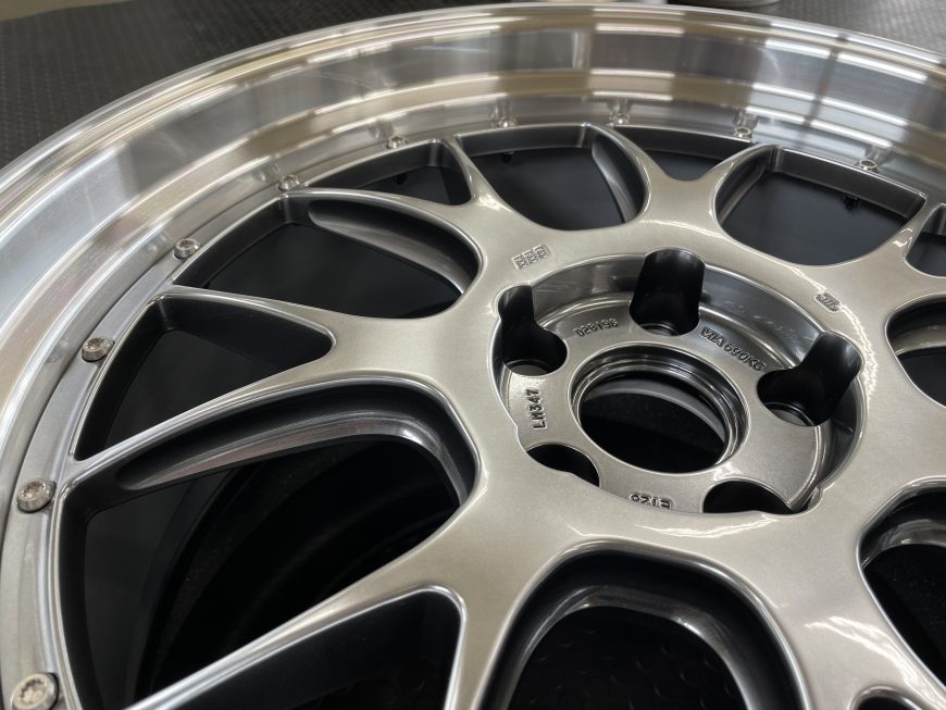王者の風格ここにあり。LEXUS LS500hにBBS LM-R＆ダンロップ ビューロ