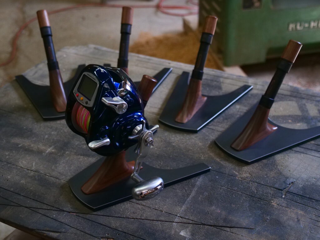 電動リール用スタンド - UROKODESIGN