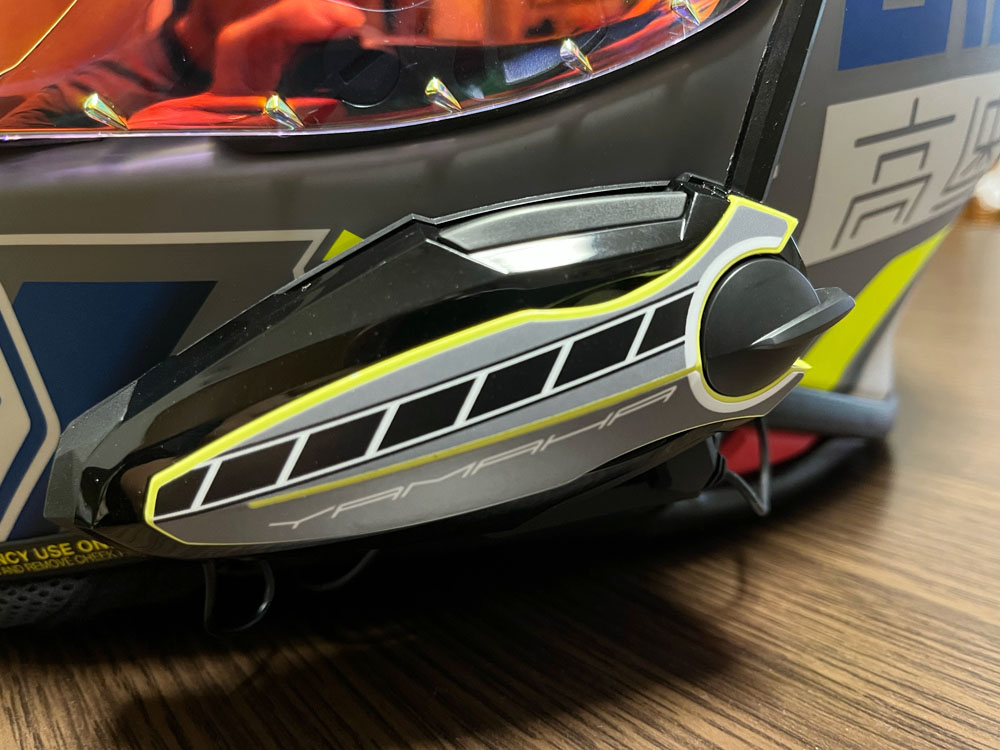 B+COM SB6X – バイクデカールのウラガミワークス