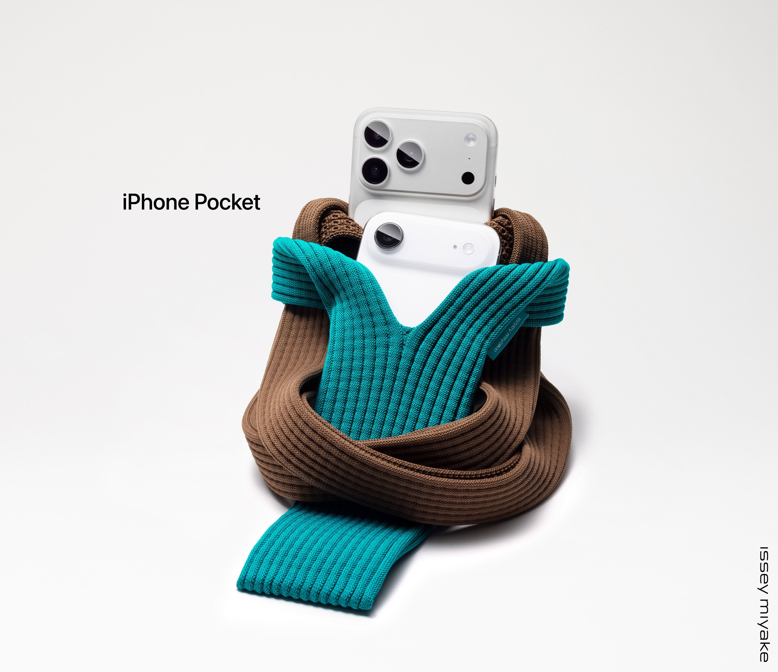 iPhone Pocket by ISSEY MIYAKE ショート サファイア Introducing