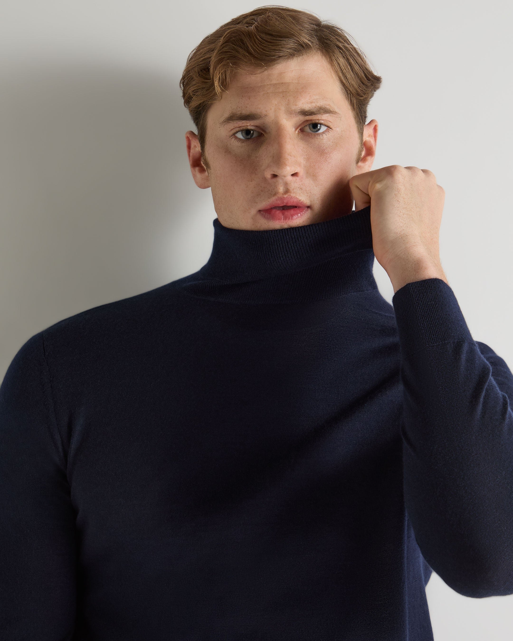 Men's Pimlico Fine Gauge Cashmere Turtle Neck Sweater Navy Blue