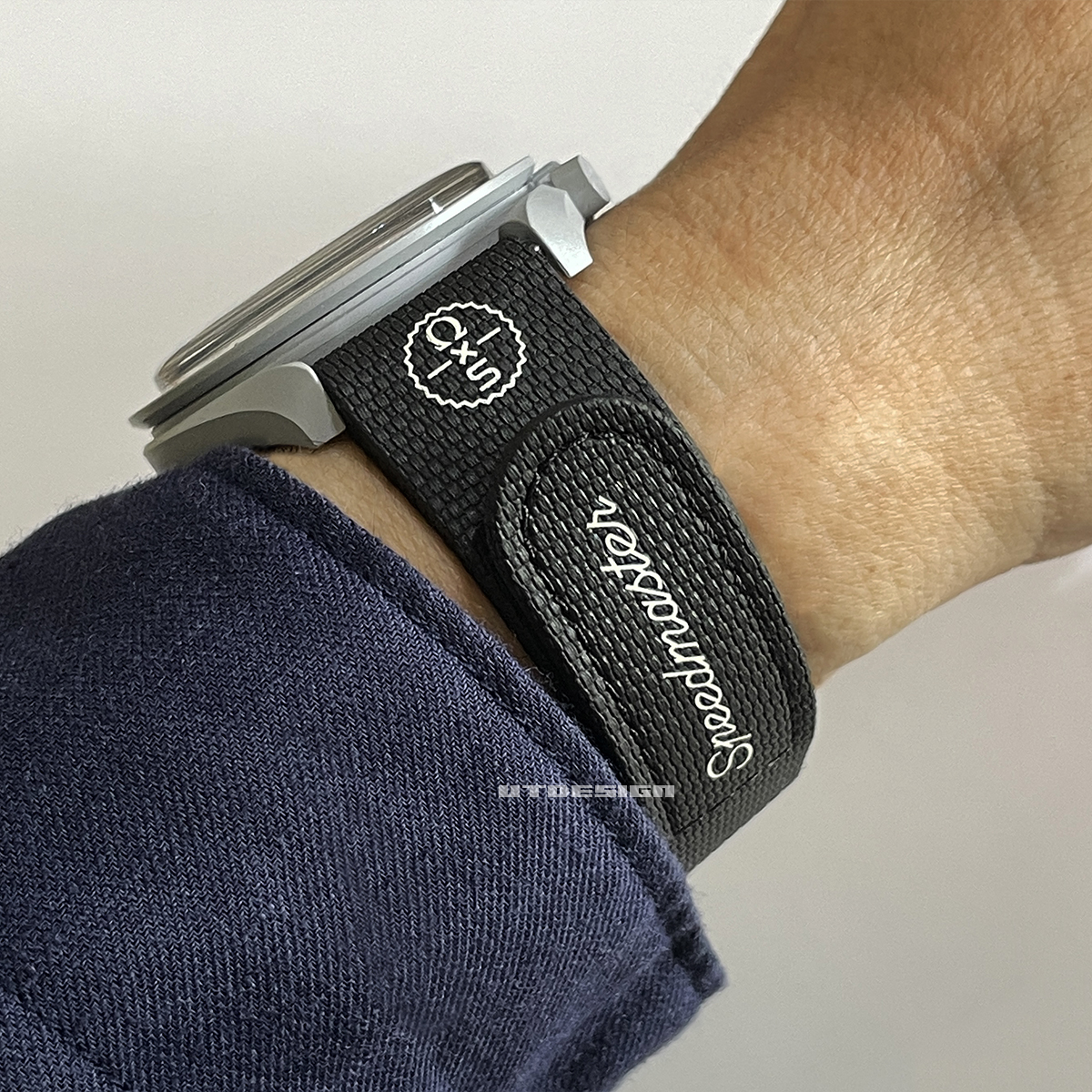 MOONSWATCHの新しいラバーストラップ、腕周り17cmの人はLサイズがお
