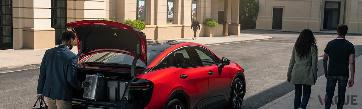 トヨタ新型「クラウン」にゴルフバッグは何セット入る？ レジャーに