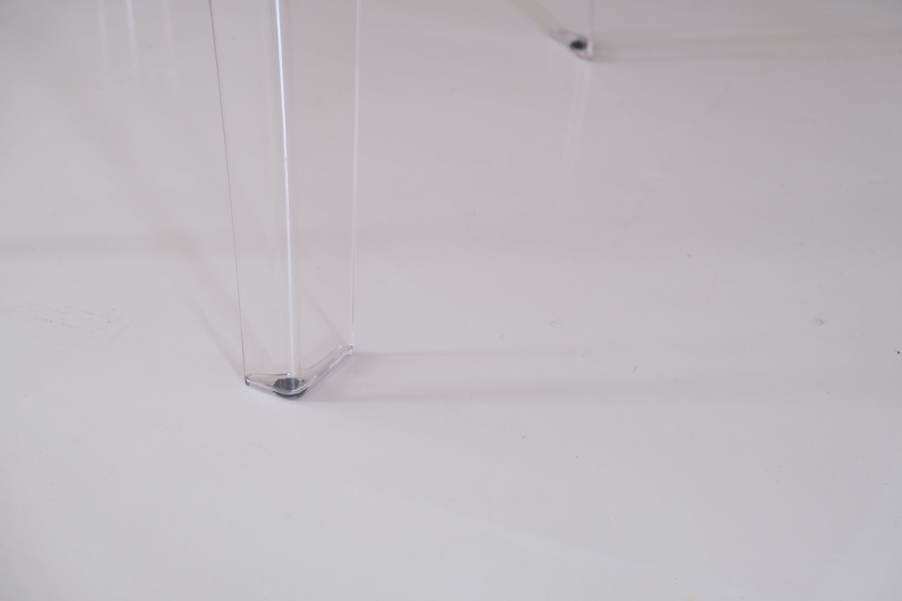 吉岡徳仁 KISS ME GOODBYE｜透明な詩学を纏うアームチェア｜Driade