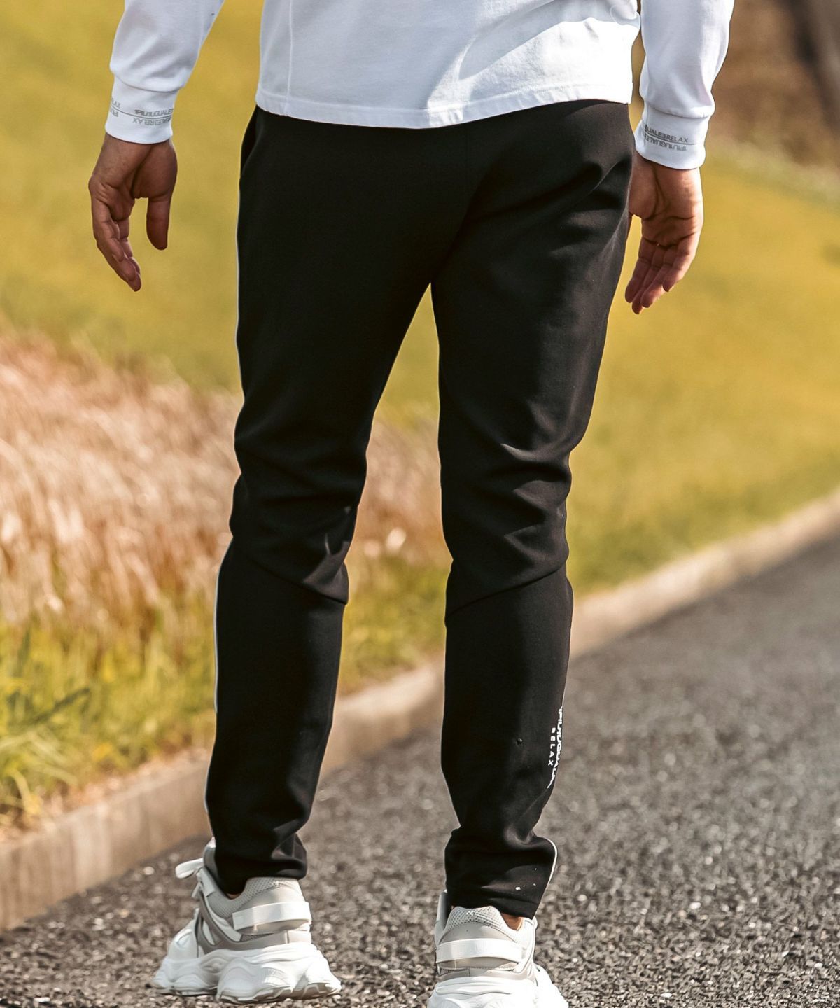 1PIU1UGUALE3 RELAX - パイピングスムースジョガーパンツ | ロング