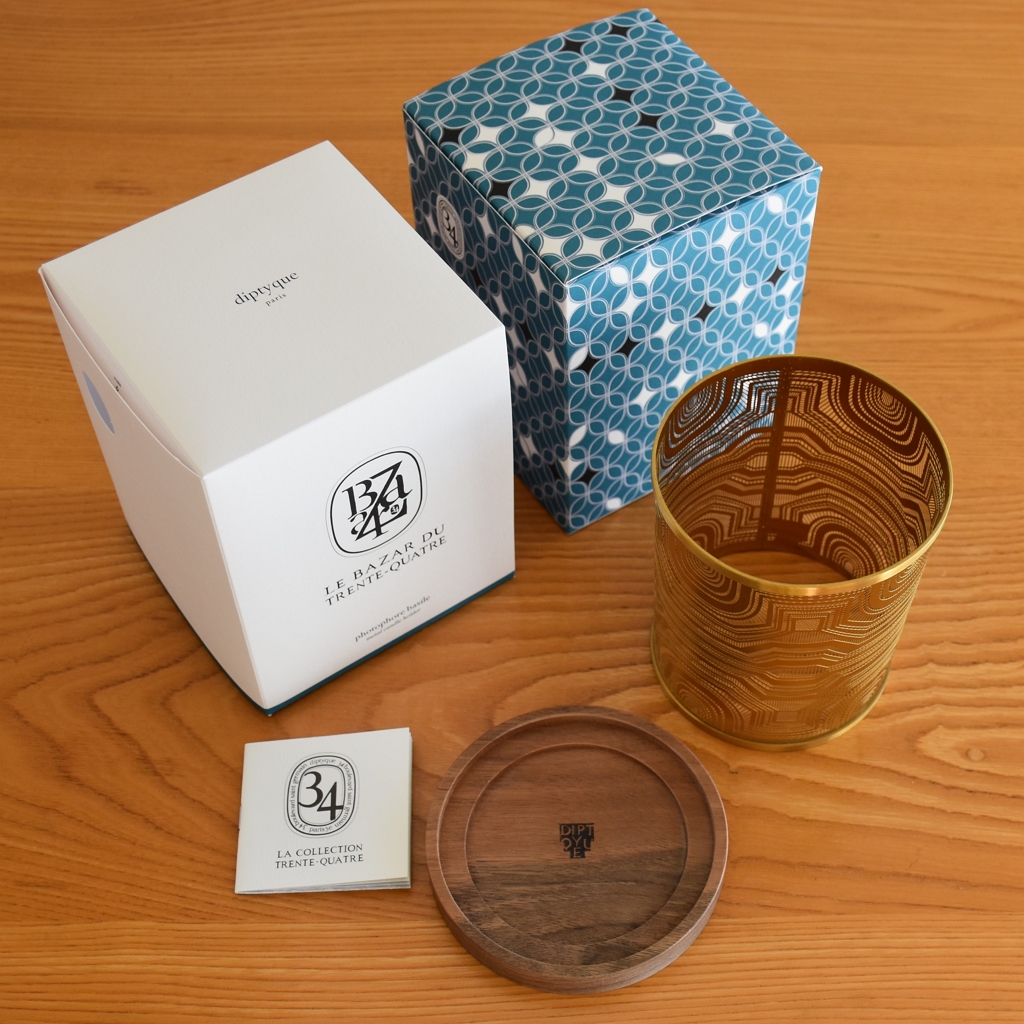 Diptyque 】透かし模様が美しいメタルフレームと木製スタンド