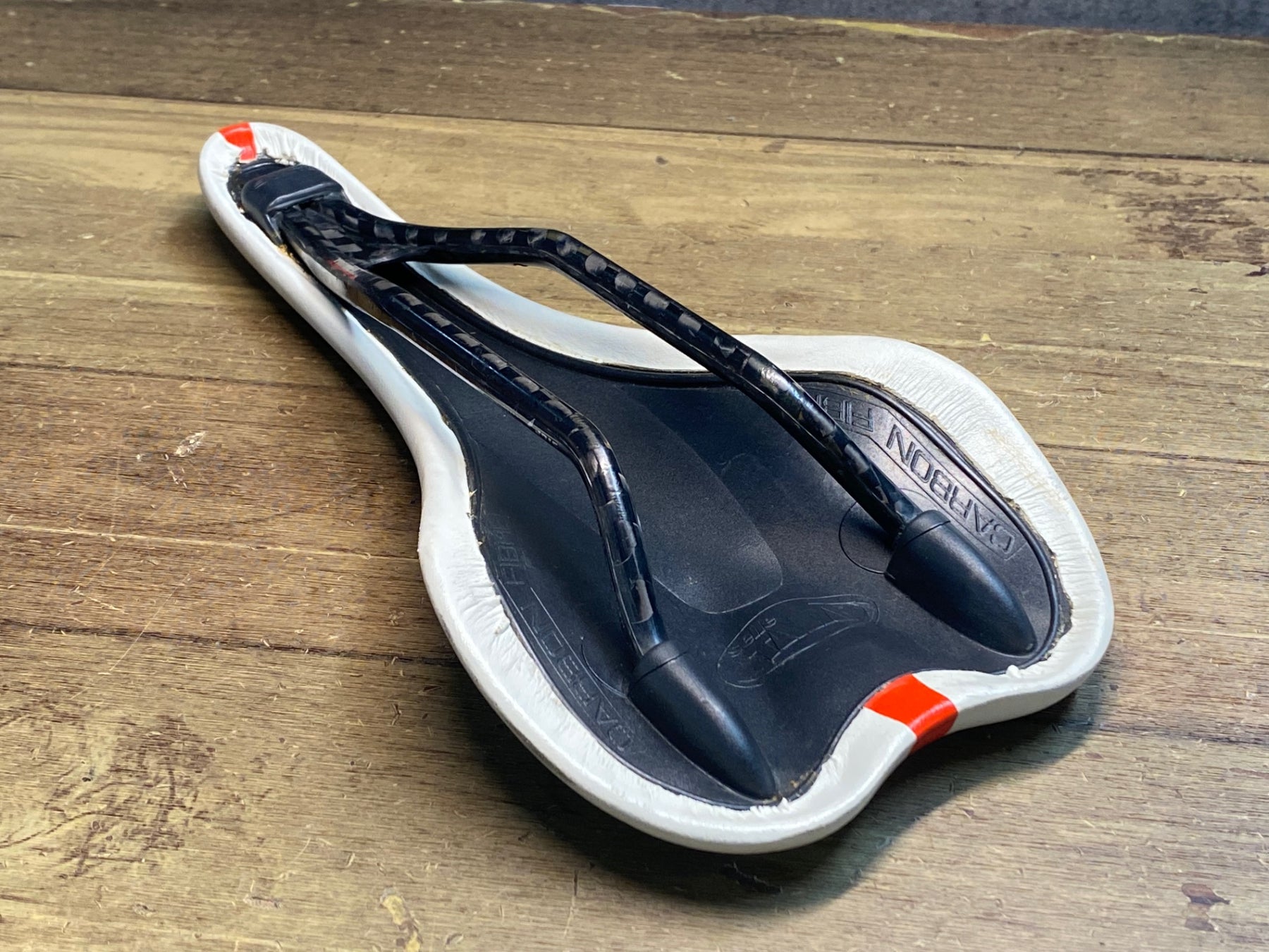 JM889 セライタリア selle ITALIA SLR Team Edition サドル 白