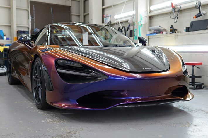 マクラーレン 750S マジョーラカラー&カーボン調フィルムで大胆に