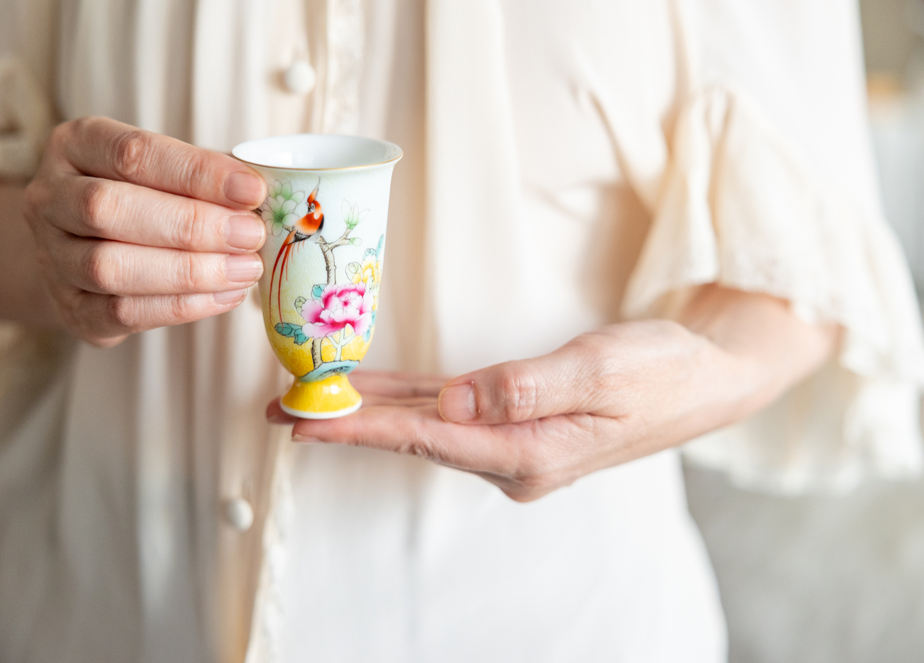 第1回] 粉彩扒花とは何か〜粉彩と扒花、二つの古法が生む景徳鎮磁器の