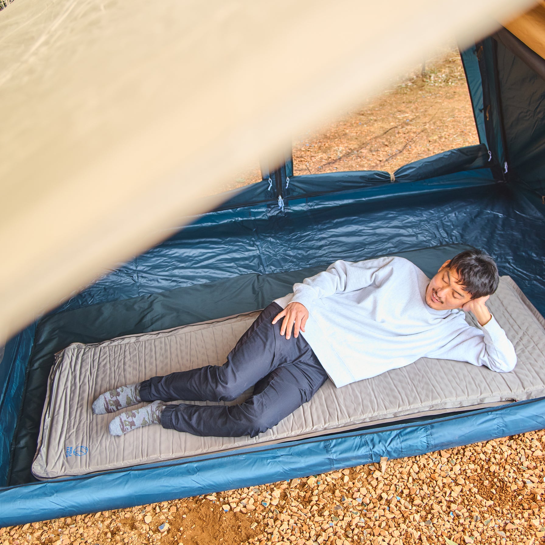 REREST 3 INFLATABLE MAT-GREIGE | WHOLE EARTH ONLINE STORE（ホール