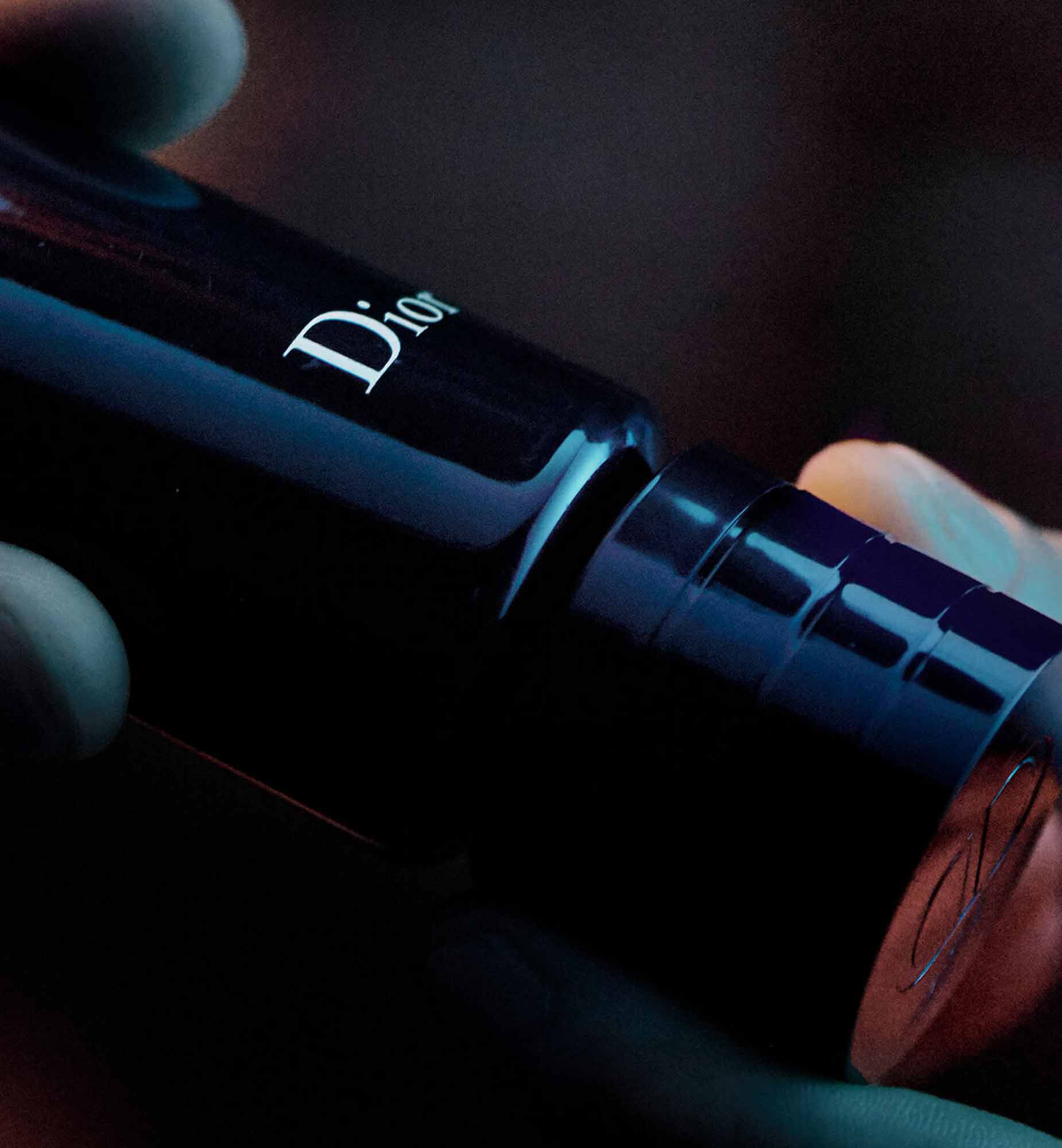 Sauvage Shaving Gel: Helps Protect Skin from Irritation | DIOR