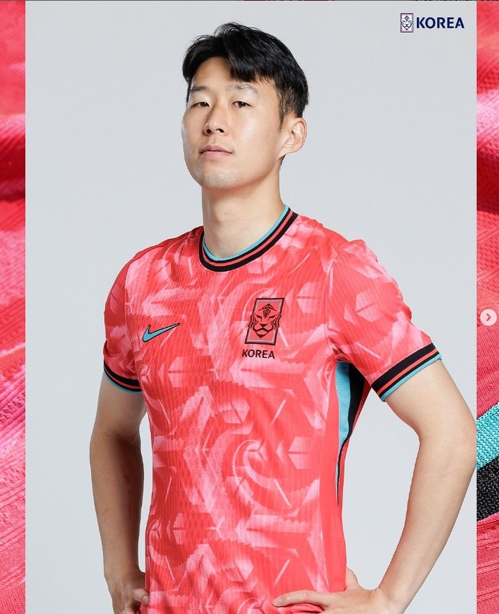 韓国サッカー代表チームが2年ぶりに新しいユニホームを公開した。 伝統