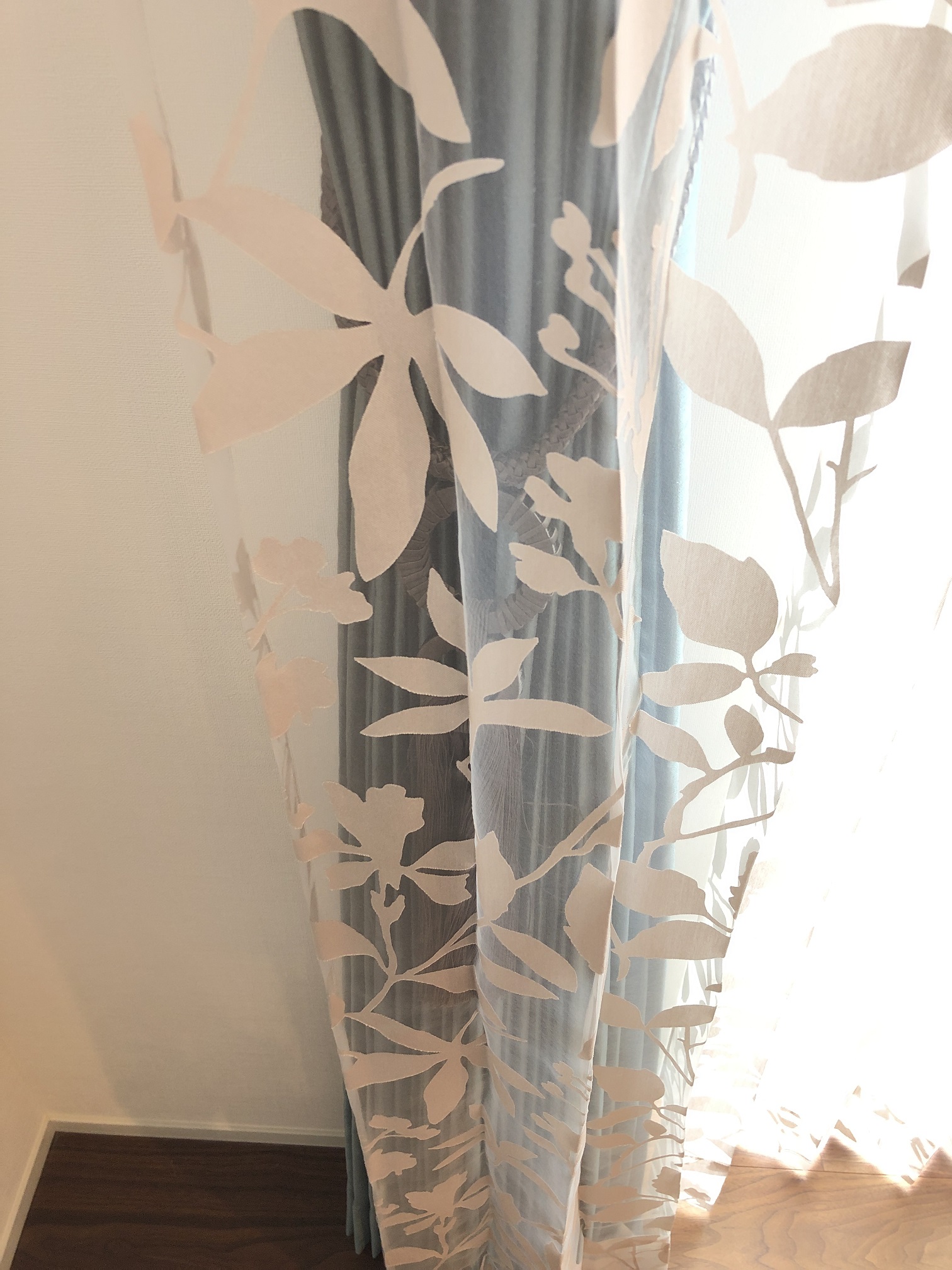 創業200年を超えるフィスバ社のオーダーカーテン。｜施工ブログ｜新築