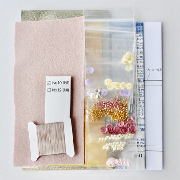 ビーズキット 『ビーズデコ刺しゅうをはじめよう ニードルブック