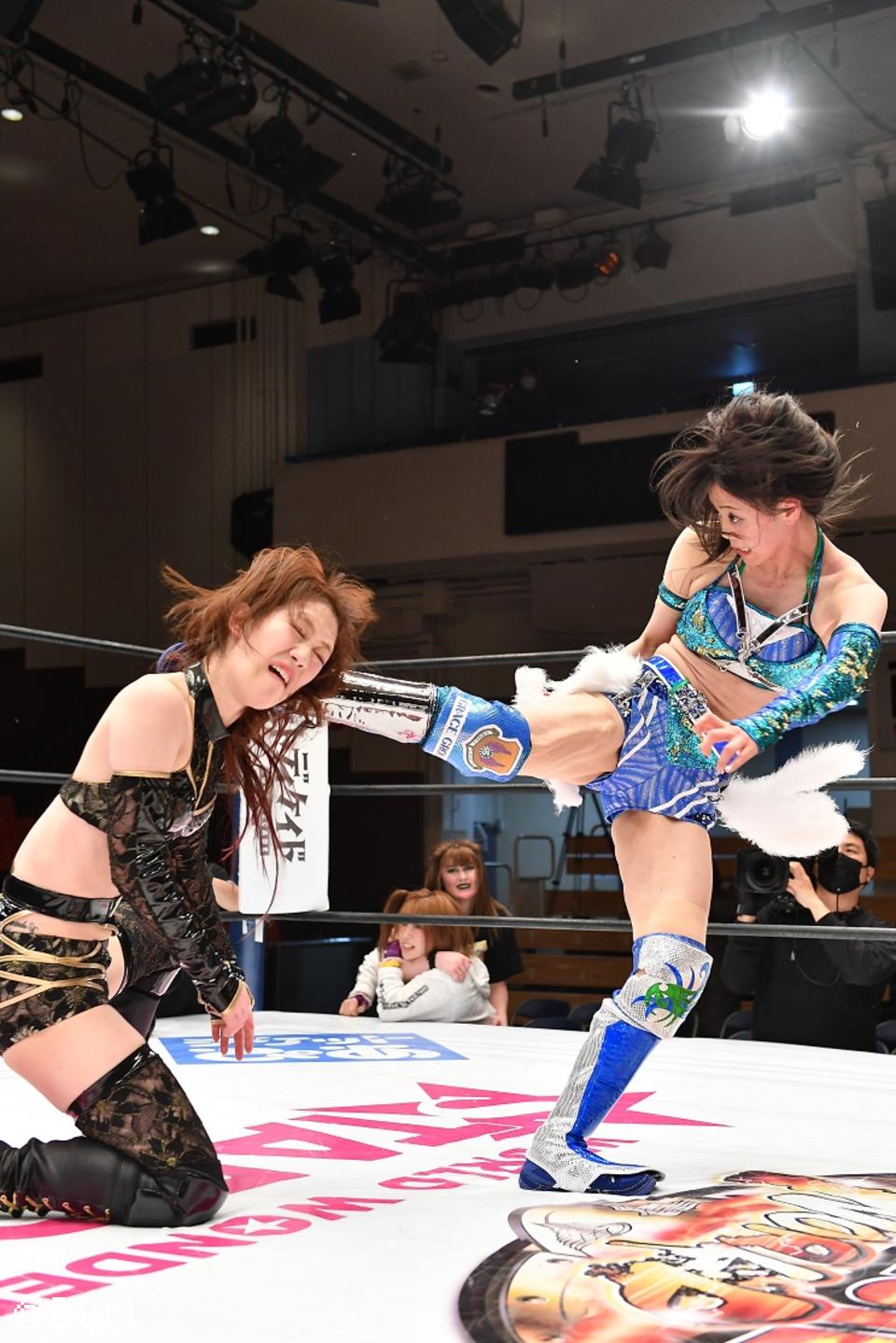 週刊プロレスmobile】週モバ写真館『岩谷麻優vs鹿島沙希の無観客試合