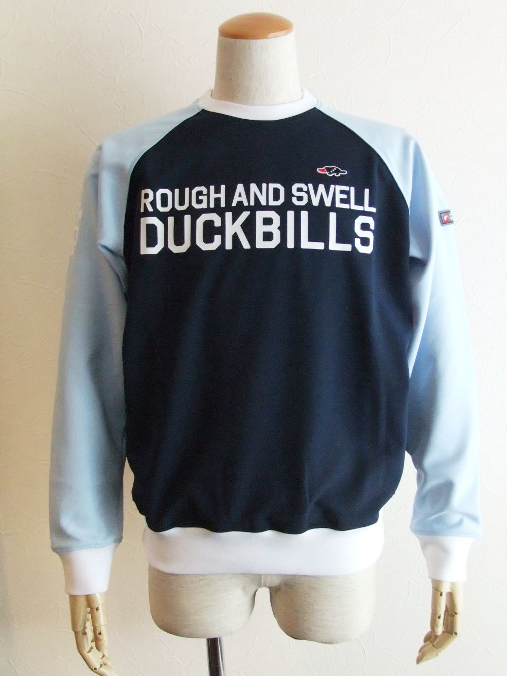 rough & swell - HEADQUARTER SWEAT ロゴ入りスウェットシャツ