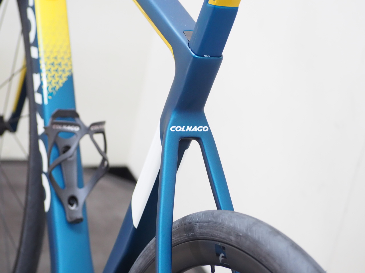 COLNAGO ARTE 105カーボンバックフロントトリプル仕様室内保管