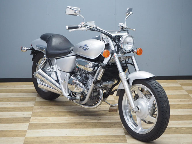 ホンダ V-TWIN MAGNA -今、注目すべき絶版名車 「マグナ」ブランドを