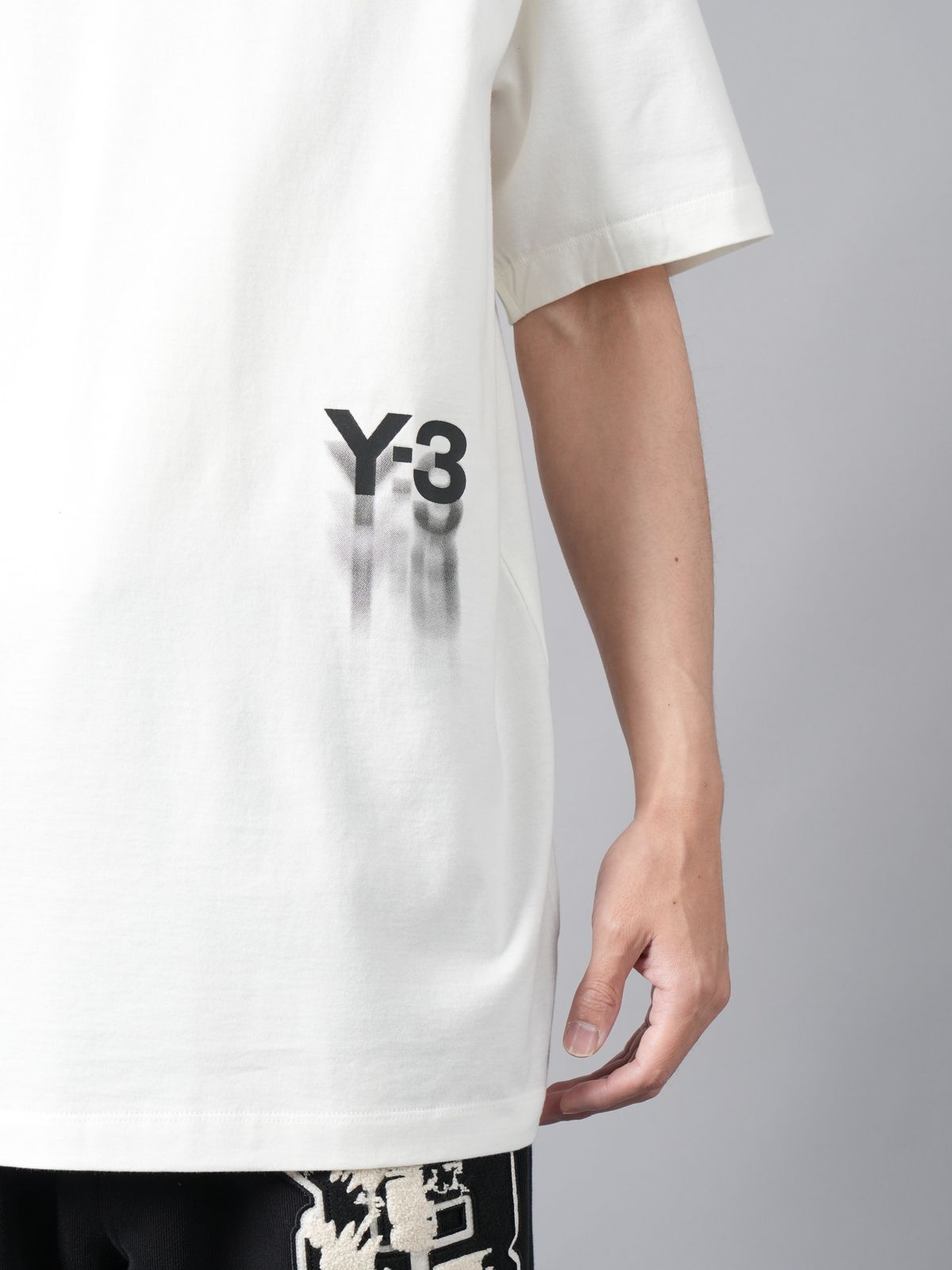 Y-3 - GFX SS TEE / グラフィックTシャツ (オフホワイト) | Confidence