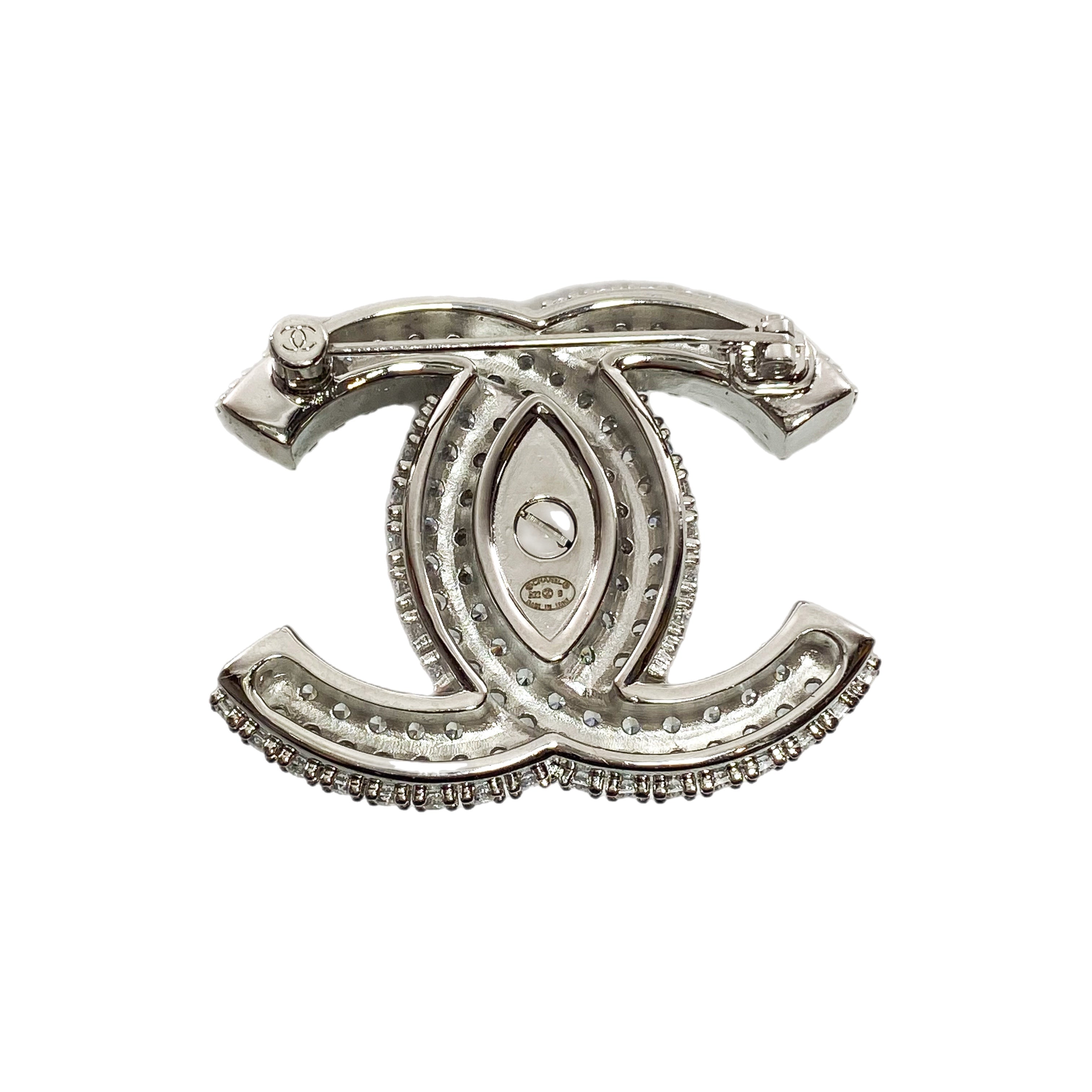 Chanel Silver Crystal CC Turnlock Brooch – Consign of the Times ™