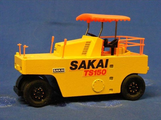 SAKAI TS150 & TS600C 1/40スケールモデル SAKAI TS150 & TS600C 1/40