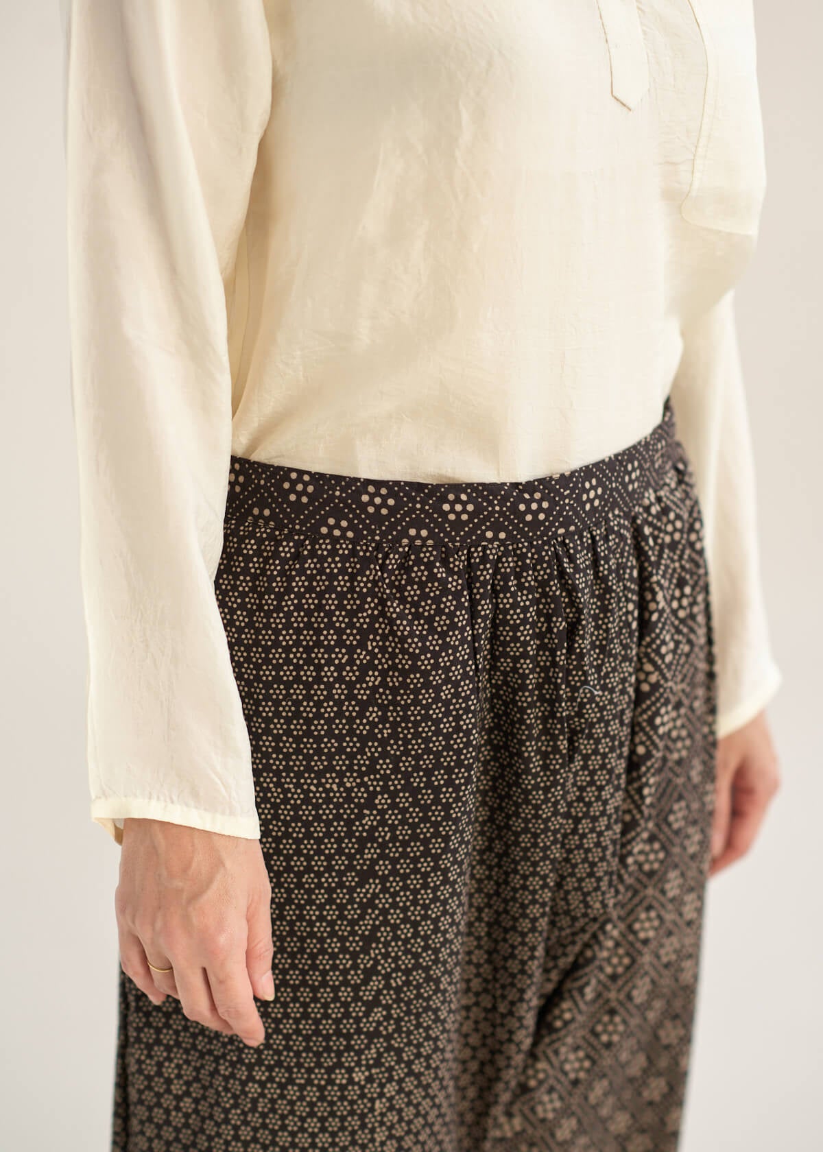 アジュラック染サルエルパンツ| CALICO キヤリコ：インド手仕事布の