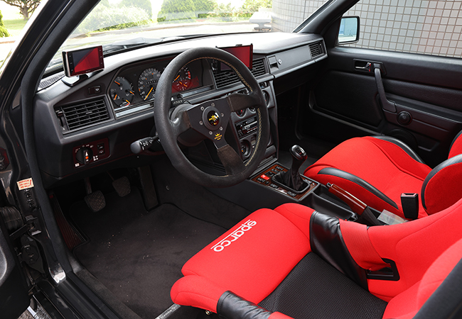 ネオクラシック体験隊スペシャル】世界限定500台！ 伝説の4ドア