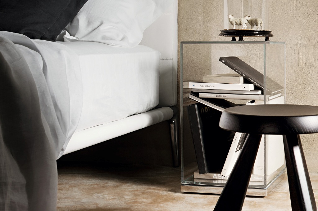 Cassina（カッシーナ）L26 VOLAGEヴォラージュ ベッドサイドテーブル