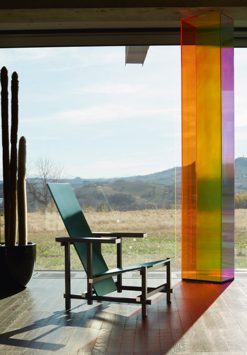 635 BLACK RED AND BLUE（ブラック レッド アンド ブルー ラウンジ