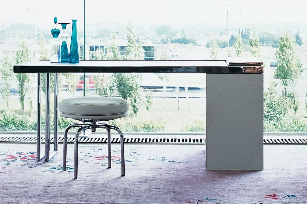 Cassina（カッシーナ）8 TABOURET TOURNANT, DURABLE|カッシーナ