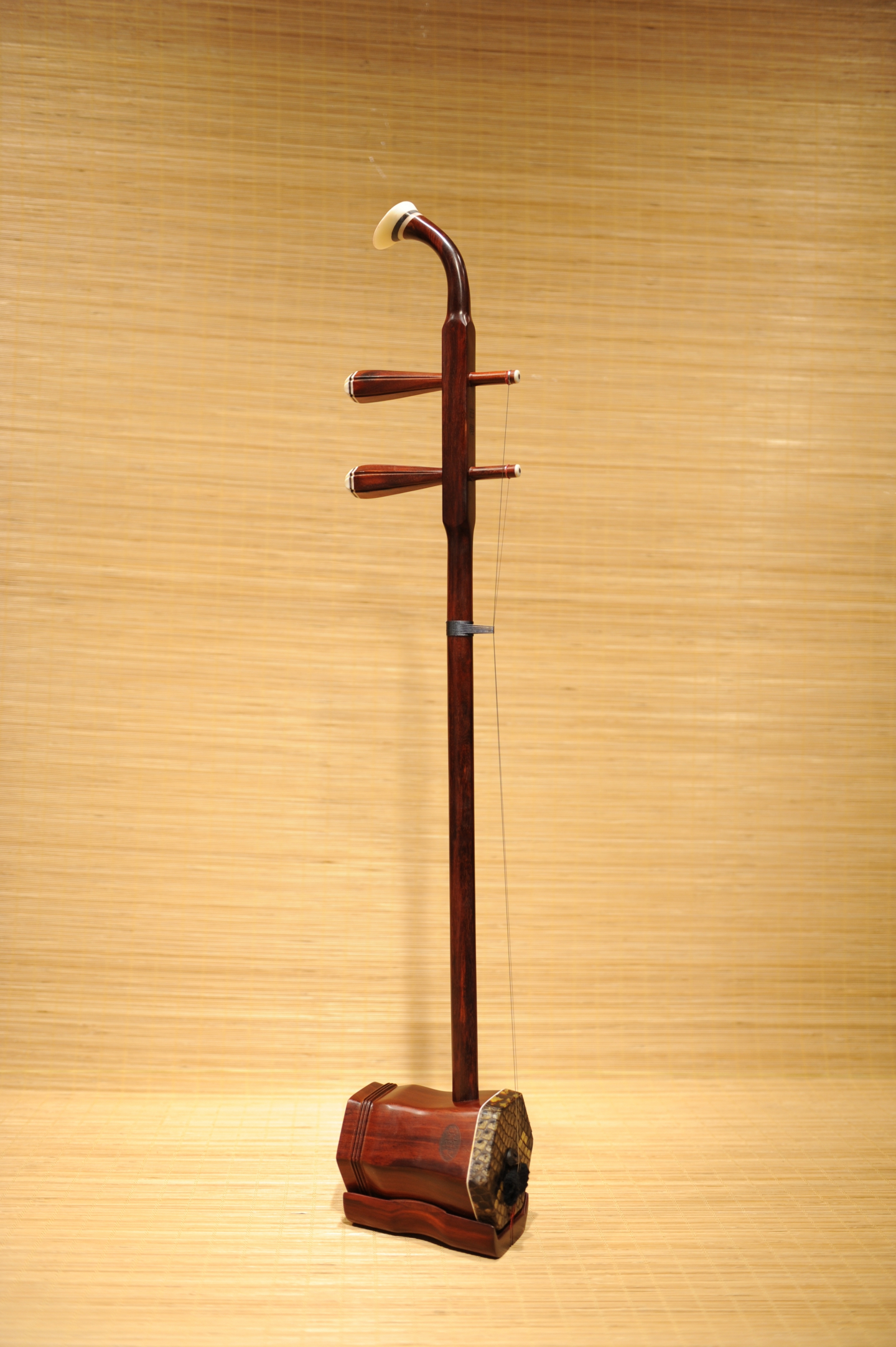 萬其興紫檀二胡| 長安樂器