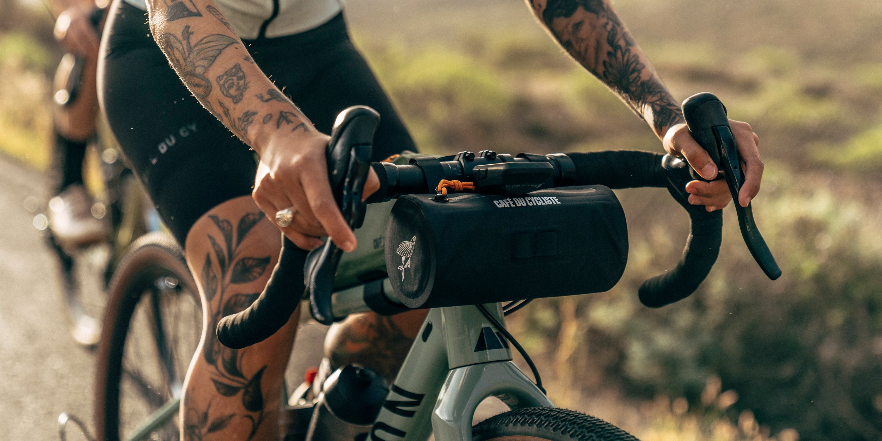 Waterproof Handlebar Pouch Bag Black – Café du Cycliste | CA