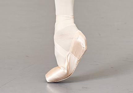 米沢唯共同開発トゥシューズ | チャコット