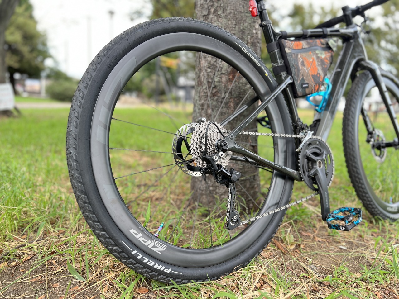 ◇ZIPP カーボンホイール前輪DURAACEハブ&タイヤ付◇重量0.97g軽量