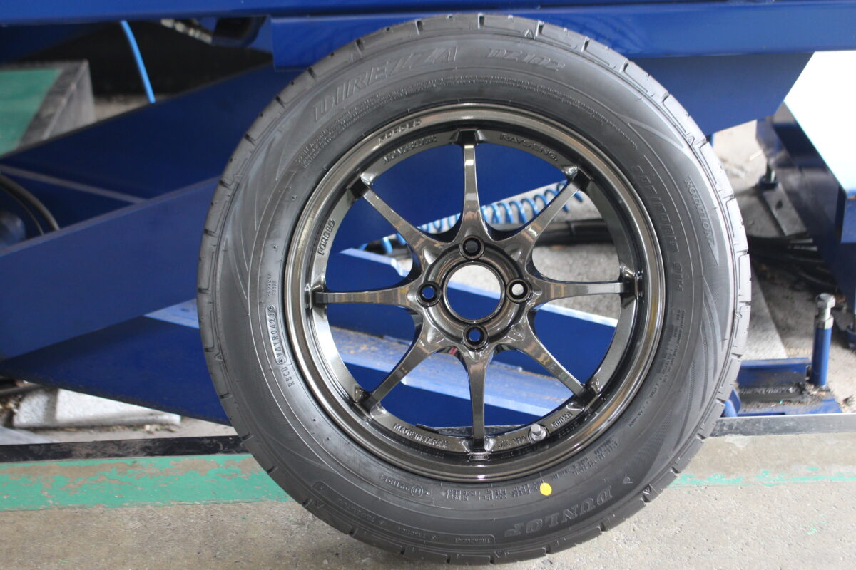 MAZDA2】RAYS CE28クラブレーサーⅡを15インチで装着！！ | 中川店