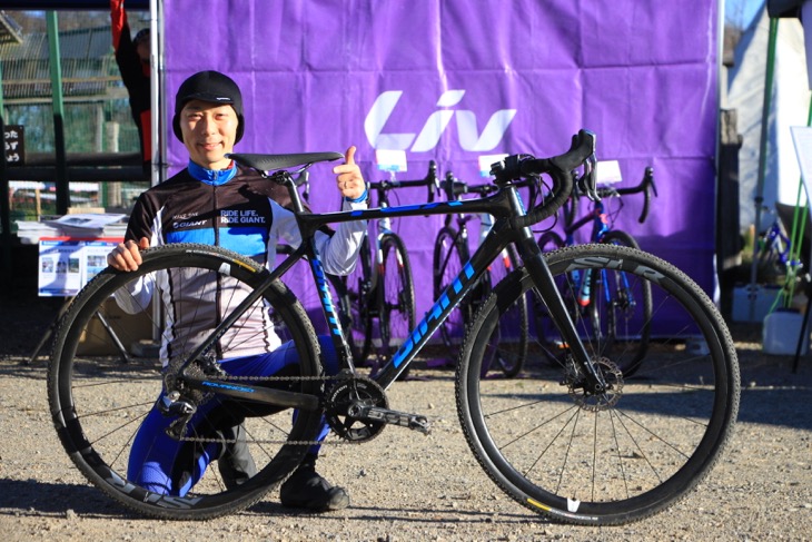メーカーの中の人って、どんなバイクに乗っているの？ Rapha スーパー