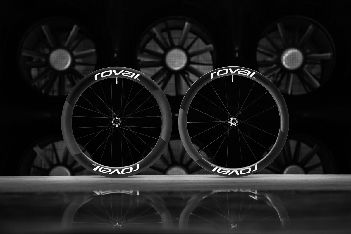 ロヴァール Rapide CLX II TEAM 130g軽く、0.5W速い。プロスペック