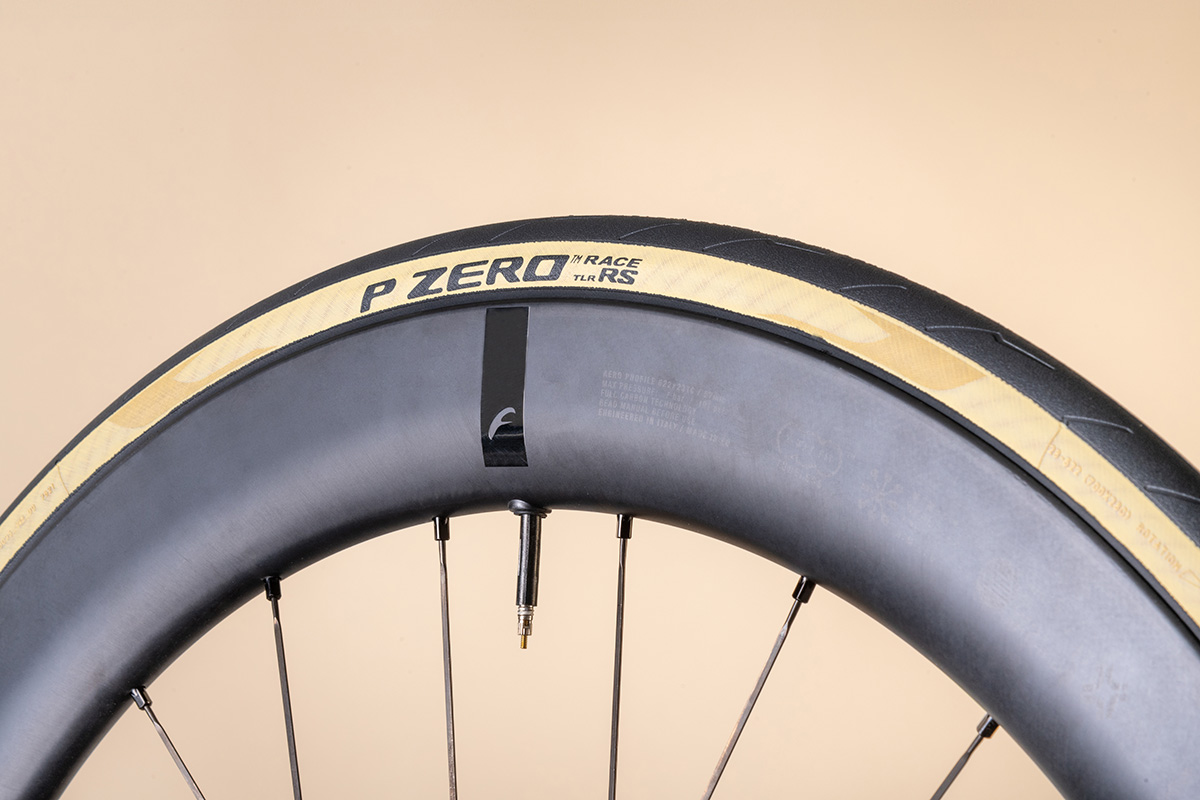 ピレリ 最高峰ロードタイヤ「P ZERO Race」にレトロとクラシックの新色